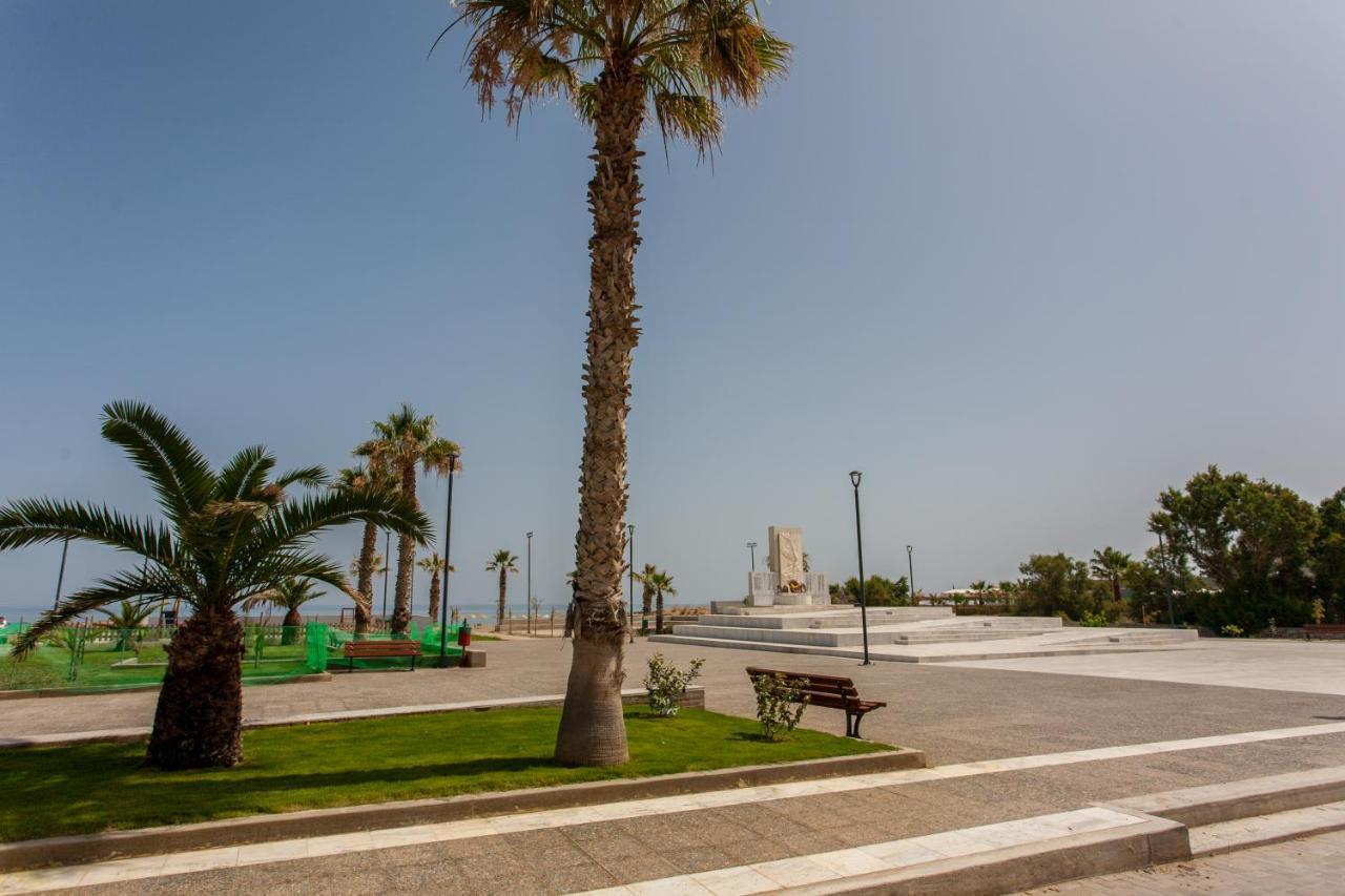Water Lily Apartment By The Sea Rethymno  Bagian luar foto